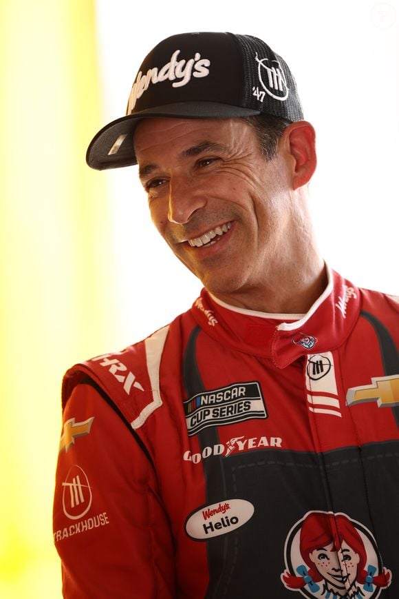 Piloto brasileiro divide rotina entre a Stock Car, as provas nos EUA e os passeios a bordo de sua lancha