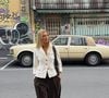 Com a chegada da primavera, chega também o momento de renovar o guarda-roupa. Para quem está em busca de novas opçoes de calça, embora o preto seja um verdadeiro curinga, há outros tons e modelos em alta que valorizam ainda mais o visual
