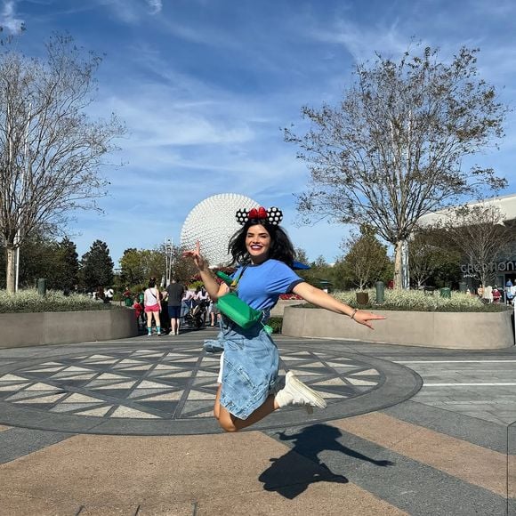 Aos 41 anos, Vanessa Giácomo mostrou os detalhes de sua viagem pelos Estados Unidos, onde está curtindo a Disney e um cruzeiro temático