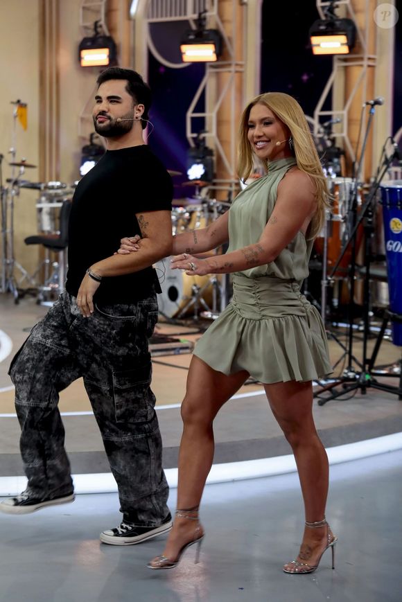 Após críticas de internautas, Lucas Guedez, amigo próximo de Virginia, também comentou o episódio. “Sem noção total”, escreveu. Carlinhos rebateu e disse que Lucas também teria consumido o doce.