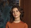 Michele (Alanis Guillen) - De origem humilde, a irmã de Ísis (Mariana Ximenes) é inteligente e interessada em cultura. Casada com Cristiano (Bruno Montaleone), trabalha como balconista no resort Albacoa.