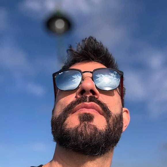 Evaristo Costa afirmou que não precisa de ninguém preconceituoso por perto