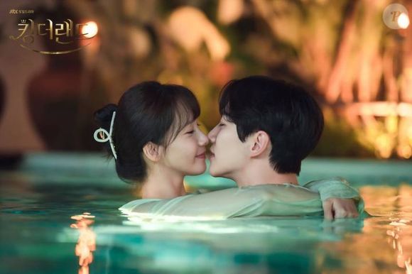 Muito popular, 'Sorriso Real' não se aprofunda em questões além do romance superficial dos protagonistas