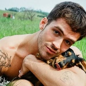 João Guilherme ficou com Haku, o outro cachorrinho que adotou com Bruna Marquezine no Japão