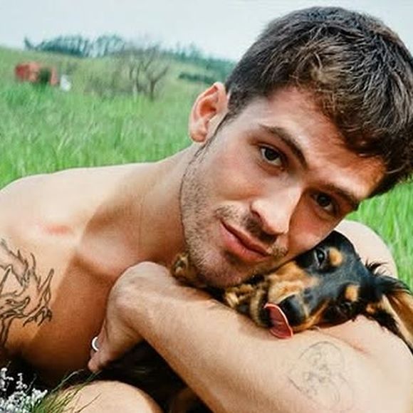 João Guilherme ficou com Haku, o outro cachorrinho que adotou com Bruna Marquezine no Japão