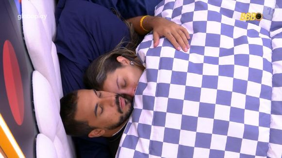 Maike consola Renata após loira cair no choro no 'BBB 25'