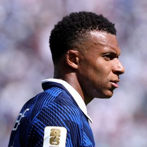 Craque da Copa do Mundo de 2026, Kylian Mbappé já revelou que jamais recomendaria a um filho seguir carreira no futebol. Em entrevista ao L'Équipe, o atacante explicou os motivos e falou sobre pressão, saúde mental e dinheiro
