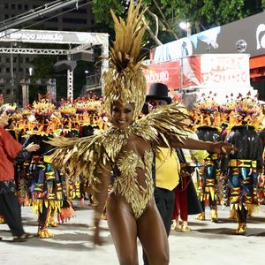 Erika Januza deixou o cargo de rainha de bateria da Viradouro neste ano