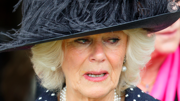 Segundo informações do veículo português Flash!, a Rainha Camilla teria revelado para pessoas próximas, num bate papo particular, sobre não desejar a presença de Meghan Markle no último adeus à Rei Charles.