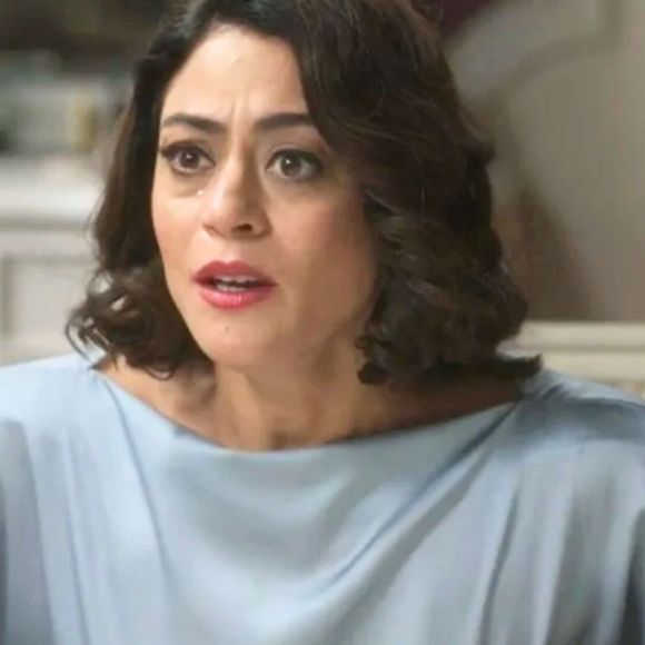 Clarice (Carol Castro) é internada em 'Garota do Momento' e tem fuga alucinante na semana de 05 a 10 de maio.