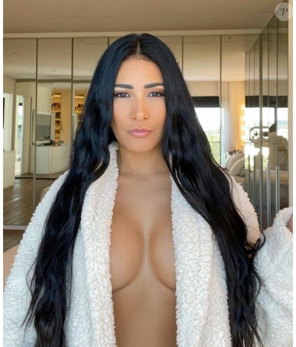 Simaria apareceu completamente nua no Instagram nesta terça-feira (19)