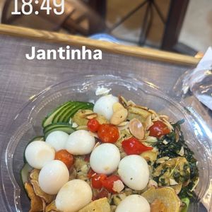 A influenciadora Virginia Fonseca tem o hábito de mostrar aos seguidores a sua rotina nas redes sociais - como as refeições, o que faz durante o dia, dentre outros detalhes.