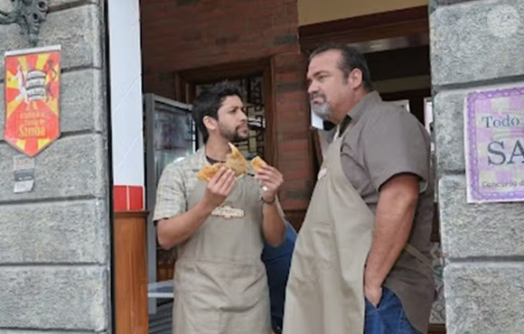 Leandro Léo e André Mattos, como Vinagre e Osório, na novela Balacobaco (2012)