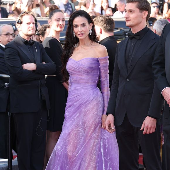Durante a estreia de 'La Vie D'Une Femme', Demi Moore apostou em um modelo esvoaçante da Gucci e voltou a ser um dos grandes destaques do tapete vermelho