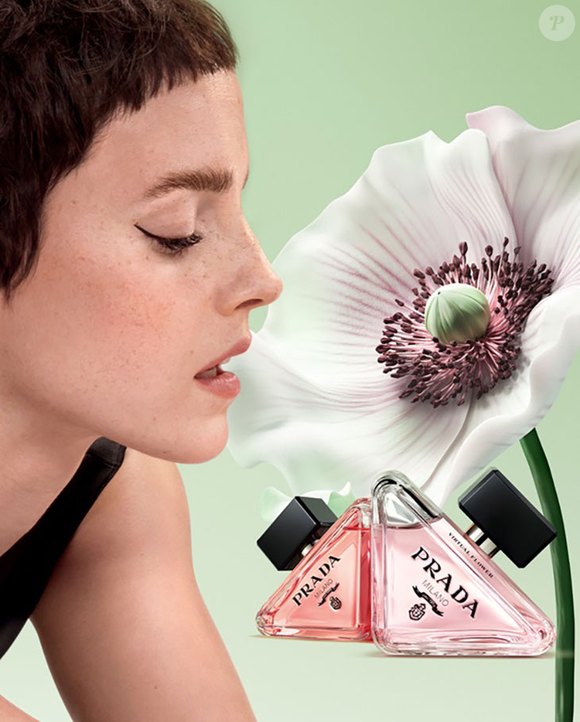 Prada Paradoxe Virtual Flower tem a atriz Emma Watson como rosto da campanha
