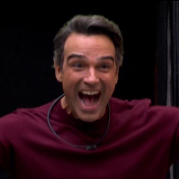 Tadeu Schmidt entra na casa do BBB 26 sem telão e protagoniza momento histórico com finalistas