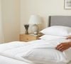 Se seu travesseiro estiver com manchas amareladas, isso não significa que você precisa descartá-lo antes da hora: é perfeitamente possível agir rapidamente para eliminar esse problema