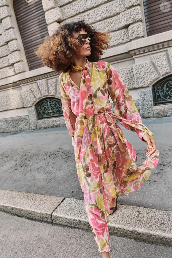 1. Floral romântico que nunca sai de moda - a estampa floral é a nossa favorita nos meses de outono e este trata-se de um modelo midi com um decote com laço super delicado