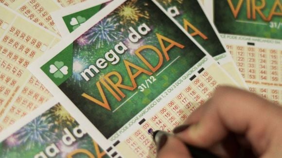 Mega da Virada 2025 vem aí! 6 famosos que já ganharam na loteria e você nem imagina!