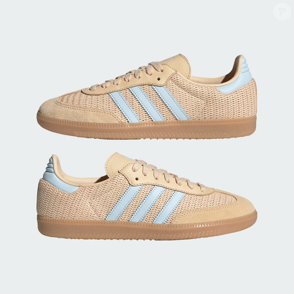 Segundo a Adidas, o par preserva a fórmula que consagrou o Samba: forma padrão, fecho de cadarço, cabedal sintético combinado ao couro, forro têxtil e o eterno solado de borracha natural, que reforça a vibe vintage do design.