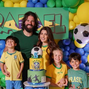 Alisson e Natália Loewe Becker: o casal é pai de Helena, nascida em 2017, Matteo, de 2019, e Rafael, de 2021