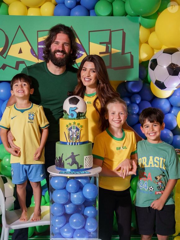 Alisson e Natália Loewe Becker: o casal é pai de Helena, nascida em 2017, Matteo, de 2019, e Rafael, de 2021