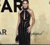 Após dois dias de destaque no tapete vermelho do Festival de Cannes, a influenciadora Thássia Naves marcou presença em um dos eventos mais aguardados da temporada: o tradicional amfAR Gala