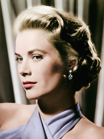 Arezzo se inspira na Grace Kelly para criar a rasteirinha estilo boneca que antes eu achava que eram sapatos de avó, agora não tiro do pé