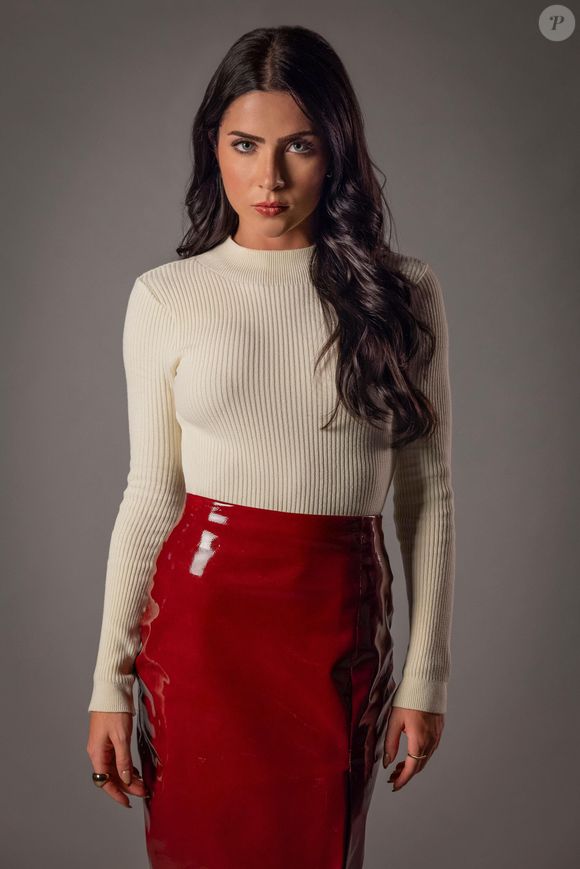 Jade Picon fala de dificuldades de novela vertical: 'Espero que vocês amem, porque foi uma maratona! Está sendo. Parabéns a toda a equipe. Teve um dia que tinha 42 itens para gravar'.