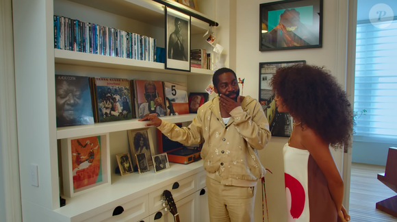 Taís Araújo e Lázaro Ramos também mantêm um cantinho da música, onde colecionam discos de vinil