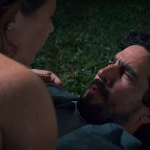 O que acontece com Ivan (Renato Goes) e Heleninha (Paolla Oliveira) em 'Vale Tudo'? Após esbarrão, casal terá romance intenso com direito a casamento