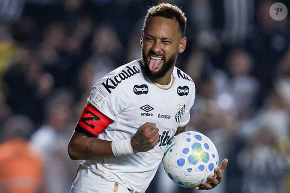 Anfitrião da noite, Neymar falou sobre Santos, aposentadoria e os próximos passos da carreira durante evento beneficente