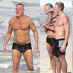 Genética boa! Aos 63 anos, Marcello Novaes exibe abdômen definido de sunga cavada em praia com o filho Pedro Novaes; fotos