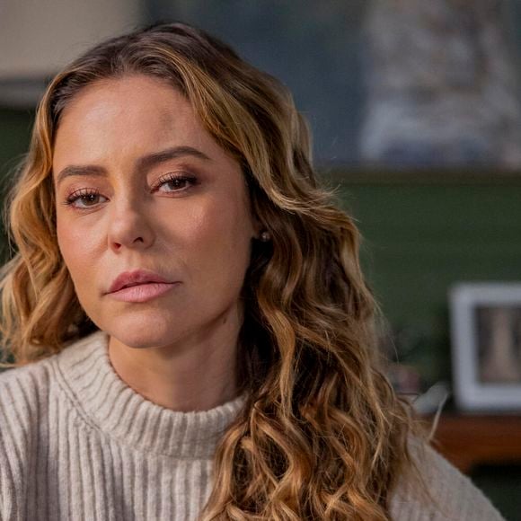 Heleninha (Paolla Oliveira) pede que Odete Roitman (Debora Bloch) não prejudique Ivan (Renato Góes) na empresa, após o fim do casamento, nos próximos capítulos da novela 'Vale Tudo'.