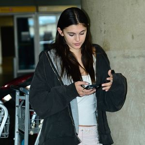 Anja Louise, filha de Alessandra Ambrosio e Jamie Mazur, tem 17 anos