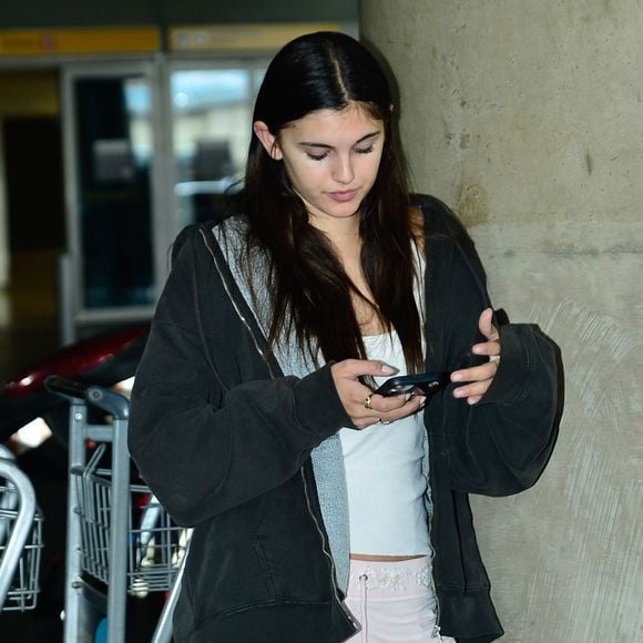 Anja Louise, filha de Alessandra Ambrosio e Jamie Mazur, tem 17 anos