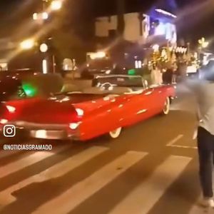 Roberto Carlos dirigia seu Cadillac enquanto gravava o especial de fim de ano da Globo