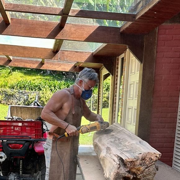 Além de ator, Marcello Novaes também assume funções de marceneiro e eletricista em seu sítio, onde todas as construções e a decoração foram idealizadas por ele