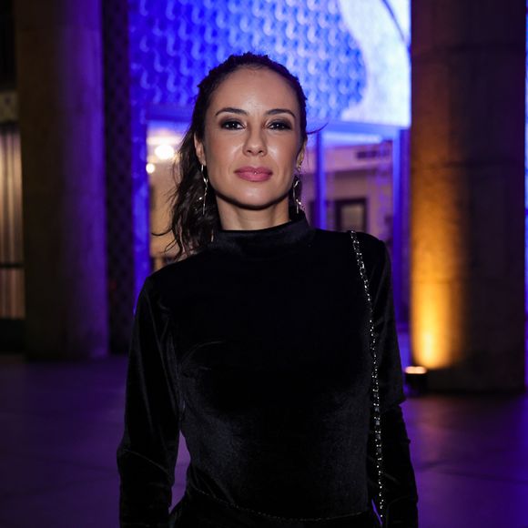 Andréia Horta, a Zenilda de 'Três Graças', também foi de look preto - contudo, com menos pele à mostra; ainda sim, vestimenta ficou elegante