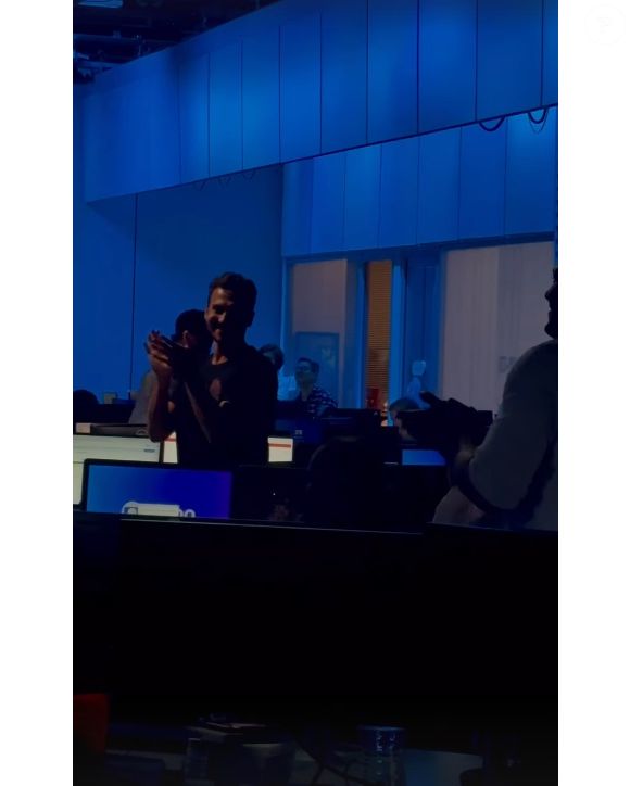 William Bonner foi aplaudido pela equipe do 'Jornal Nacional' em 1º de setembro de 2025, quando o jornalista anunciou sua saída do noticiário para ingressar no 'Globo Repórter'