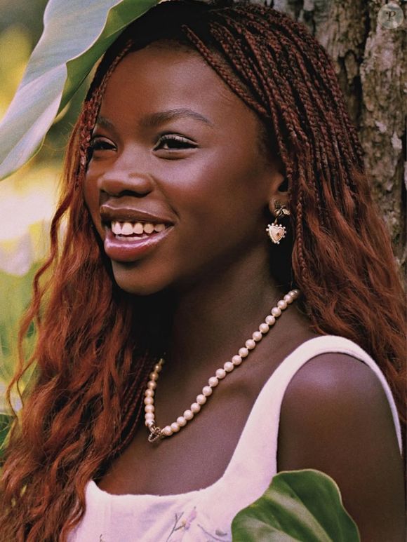 Diversos famosos elogiaram a beleza de Títi, filha de Gio Ewbank e Bruno Gagliasso.