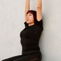 Sofía Rojas, personal trainer: 'Este treino completo de corpo e cardio é perfeito se você tem mais de 50 anos, é feito em casa usando apenas uma parede'