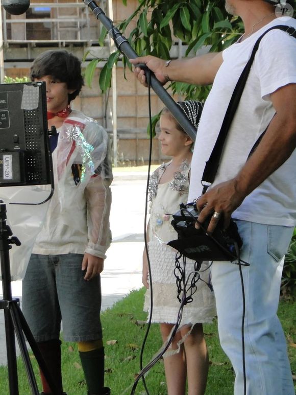 Mel Maia resgata fotos dos bastidores de 'Avenida Brasil' e fãs reagem