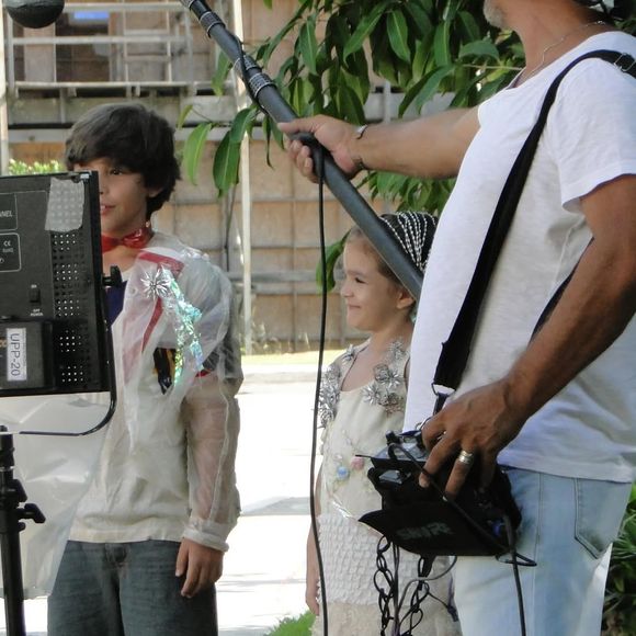 Mel Maia resgata fotos dos bastidores de 'Avenida Brasil' e fãs reagem