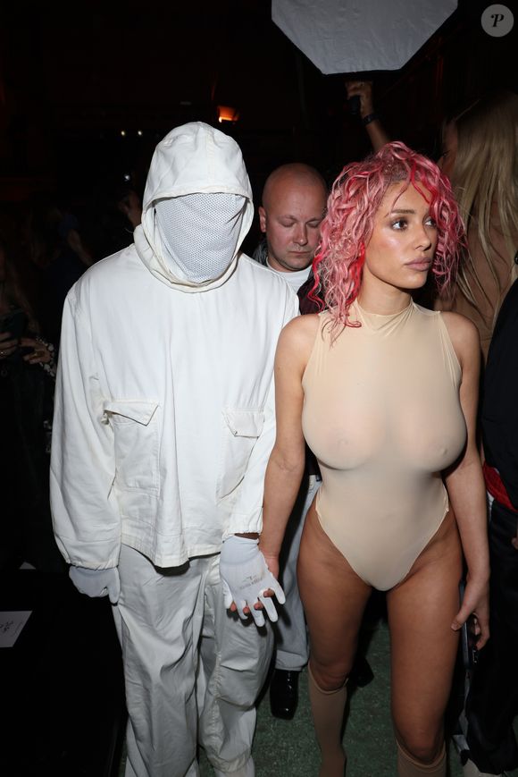 Kanye West e Bianca Censori estão sendo o centro das atenções de diversas polêmicas nos últimos dias.