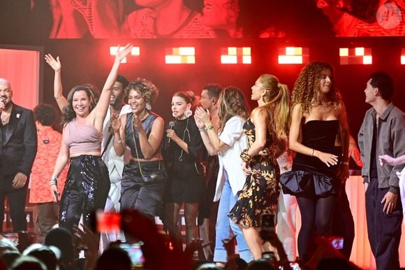 A reta final de “Três Graças” ganhou clima de celebração com encontro do elenco completo em show no Rio de Janeiro