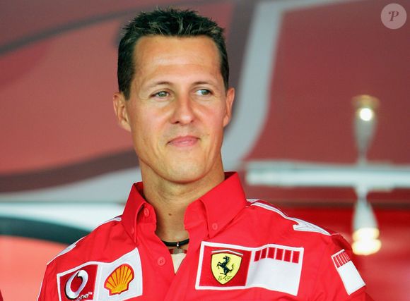 Michael Schumacher sofreu um grave acidente enquanto esquiava e nunca mais foi visto publicamente