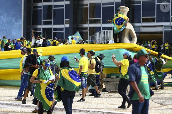 Os ataques de 08 de janeiro em Brasília (DF) causaram muita destruição.