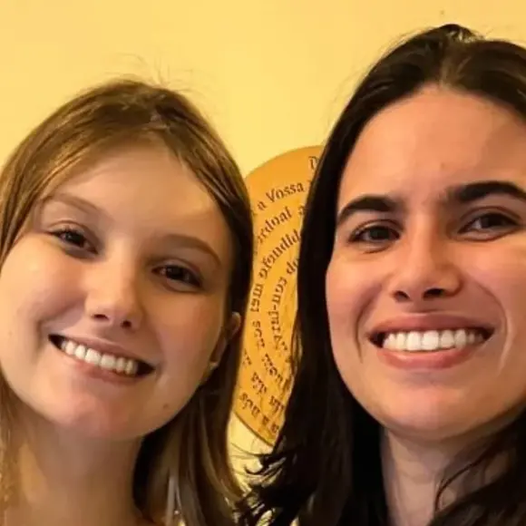Irmã de Isabel Veloso, Renata fez uma forte acusação ao ex-cunhado. ‘Ele [Lucas Borbas] tirou a aliança enquanto ela ainda estava no hospital’, apontou