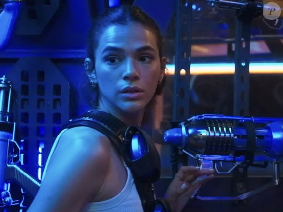 No filme 'Besouro Azul', Bruna Marquezine se destaca na pele da personagem Penny